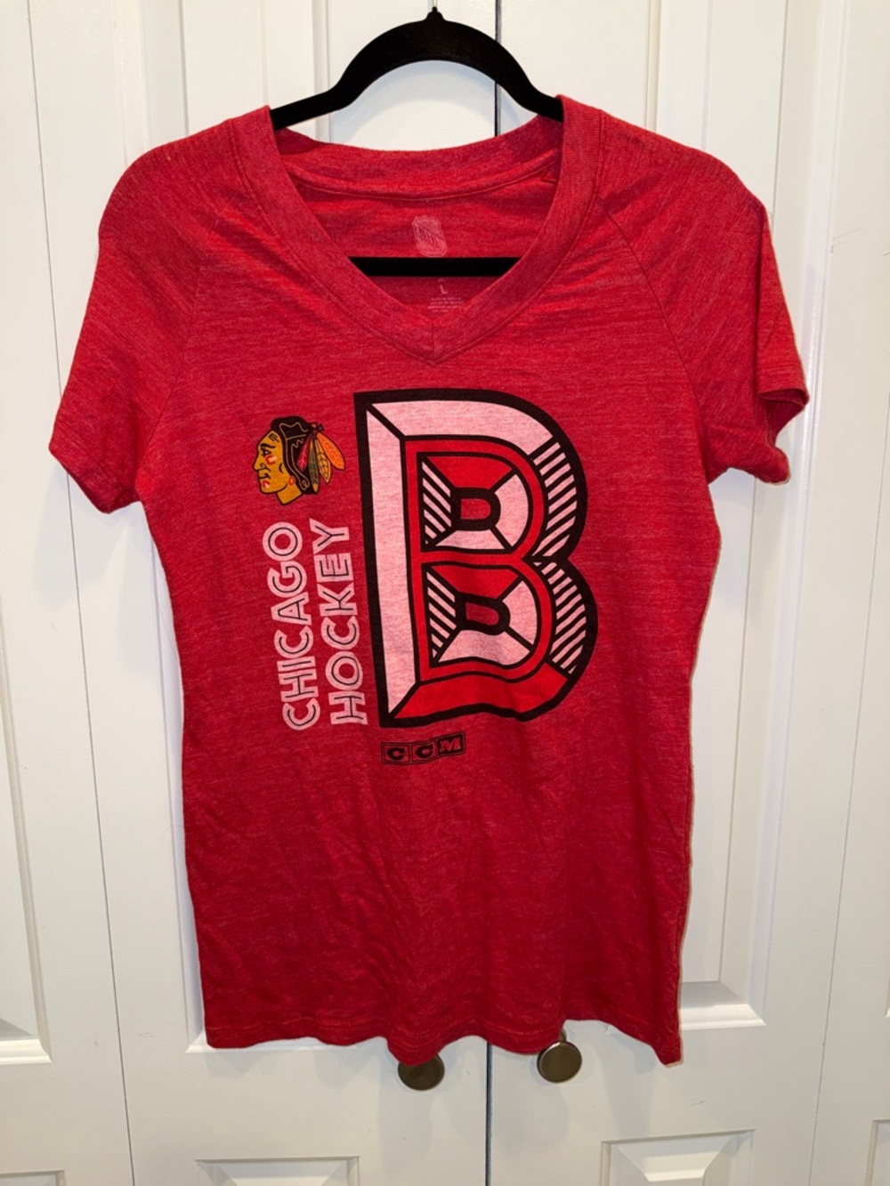 Chicago Hockey Red Graphic Tee with Large 'B' Emblem